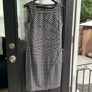 GUC Calvin Klein houndstooth pattern with ruching detail on side size 12
